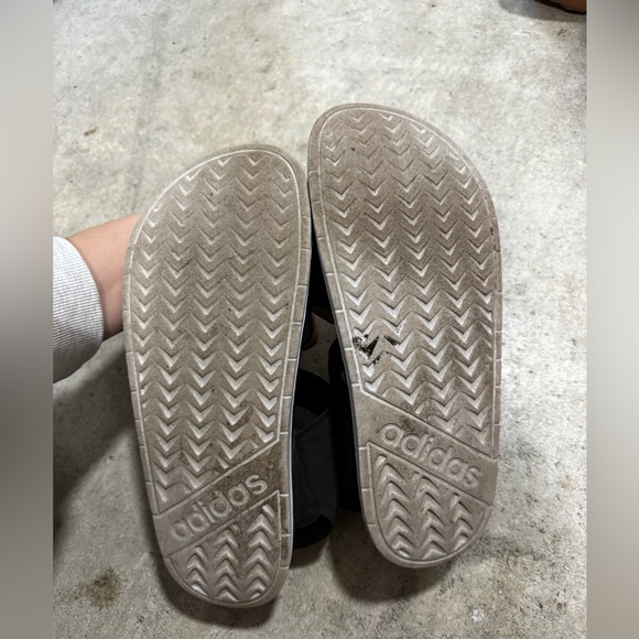 Adidas women’s size 7 sandals black and white Velcro strap - Picture 4 of 7